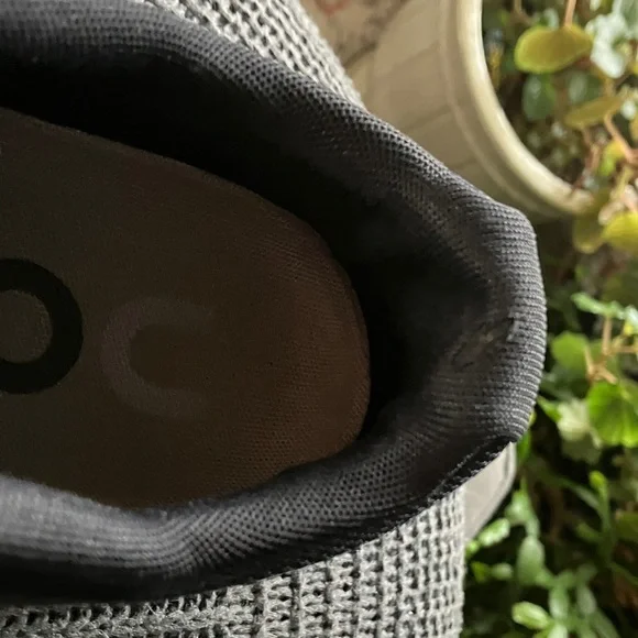 🔥🔥ON CLOUD 5 Women's Black and White Athletic Shoes size 9.5🔥🔥🔥 - Picture 5 of 9